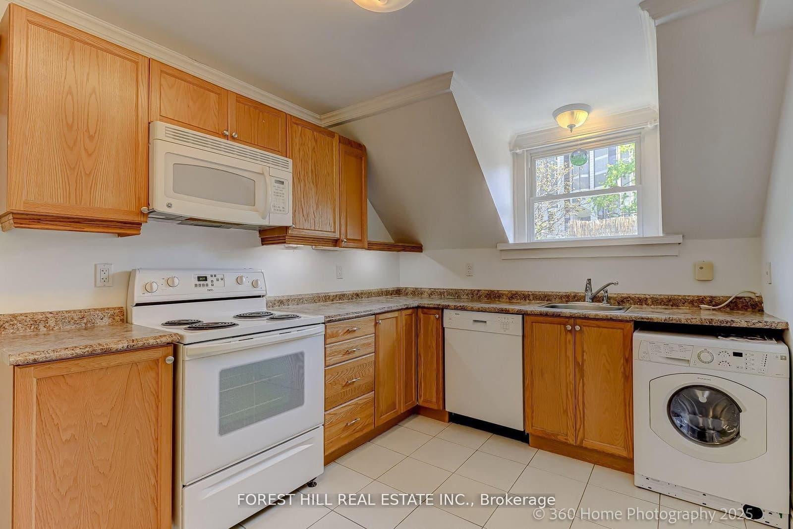 379 Huron Street thumbnail 33