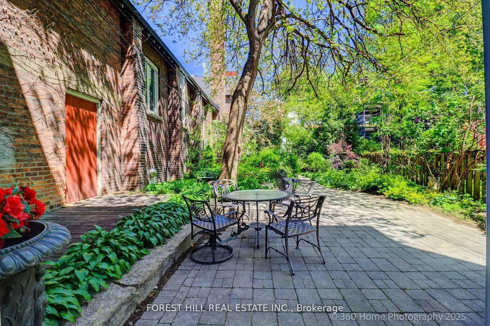 379 Huron Street thumbnail 39