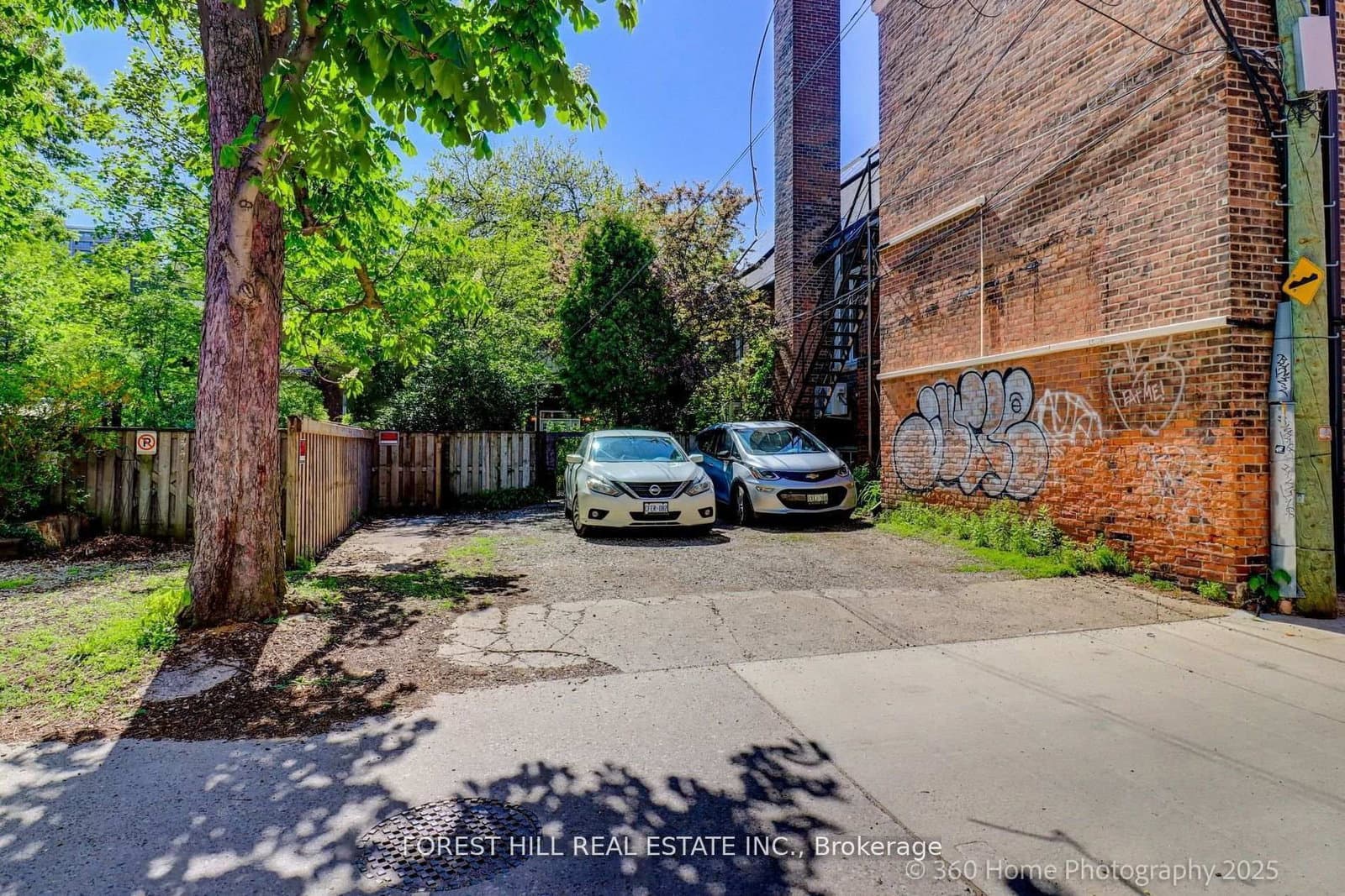 379 Huron Street thumbnail 40