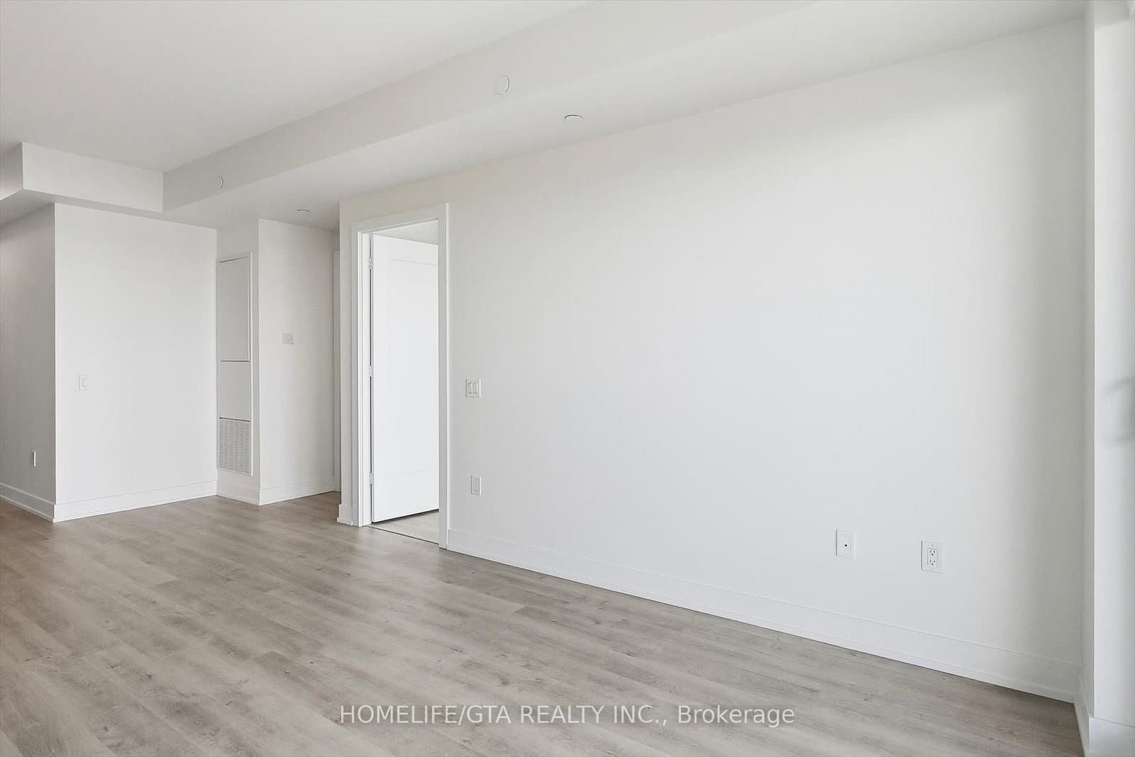 30 Inn On the Park Drive, Unit 3207 thumbnail 19