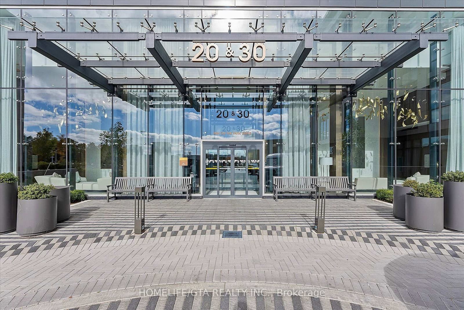 30 Inn On the Park Drive, Unit 3207 thumbnail 2