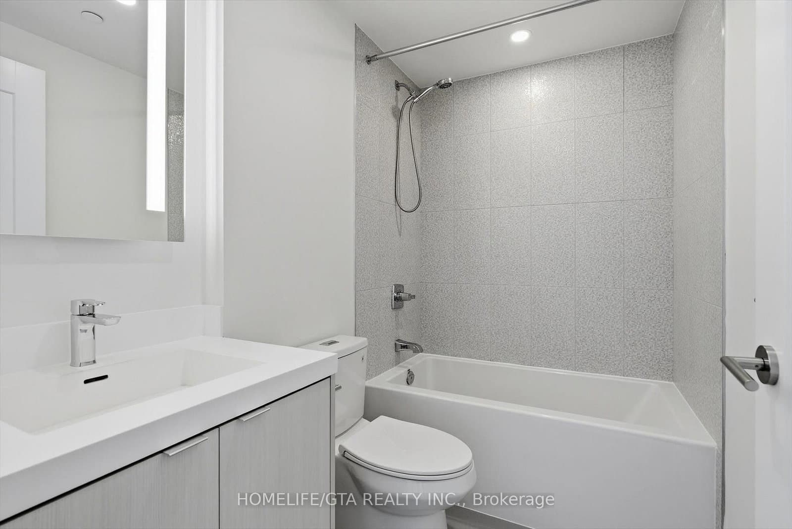 30 Inn On the Park Drive, Unit 3207 thumbnail 23