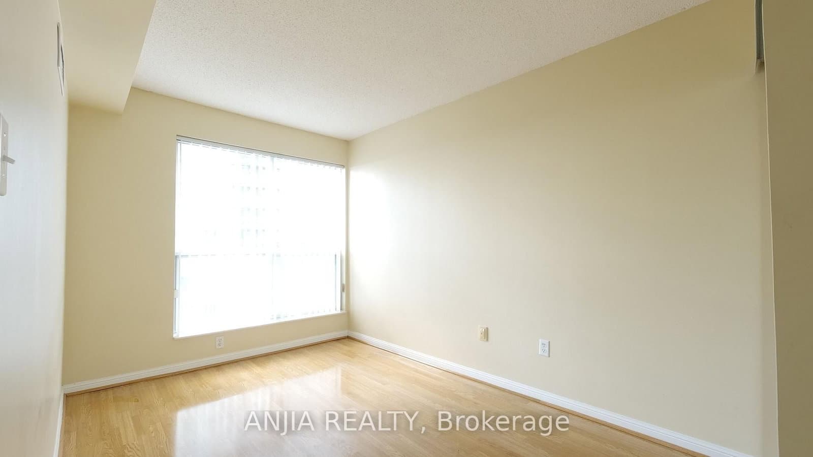 23 Lorraine Drive, Unit 611 thumbnail 3