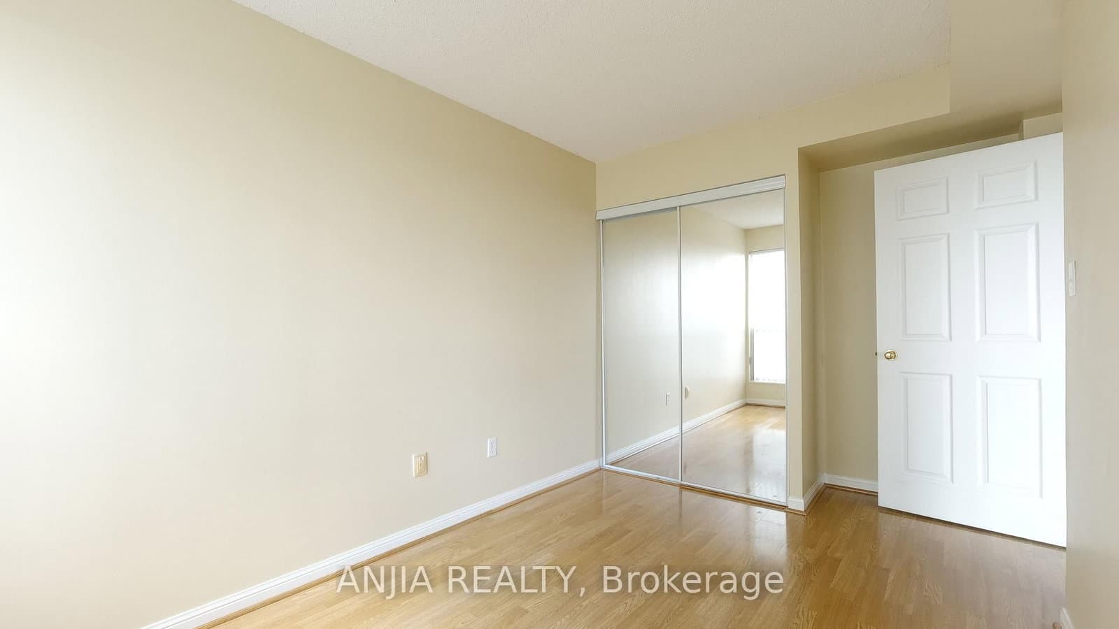 23 Lorraine Drive, Unit 611 thumbnail 4