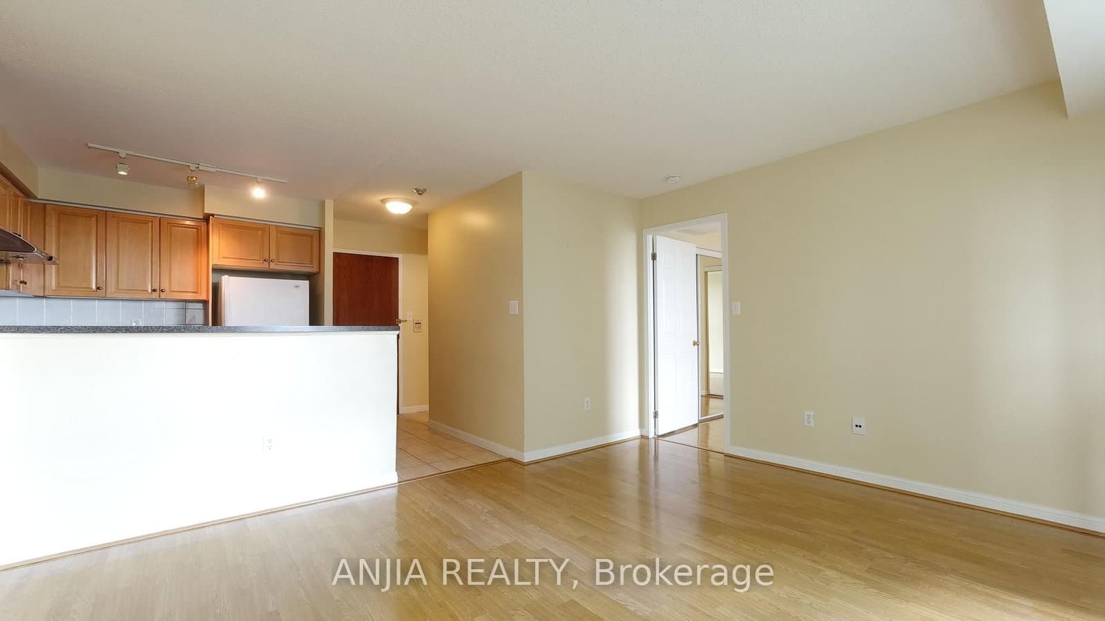 23 Lorraine Drive, Unit 611 thumbnail 5