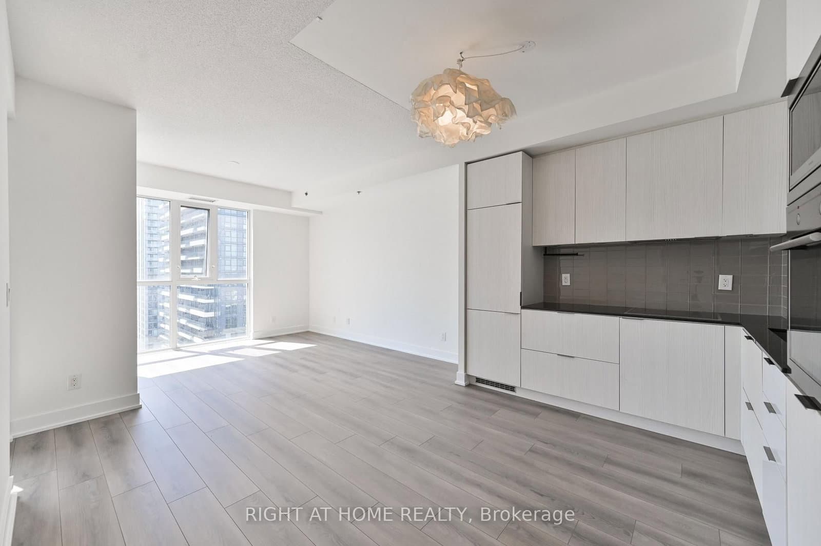 318 Richmond Street W, Unit 3506 thumbnail 2
