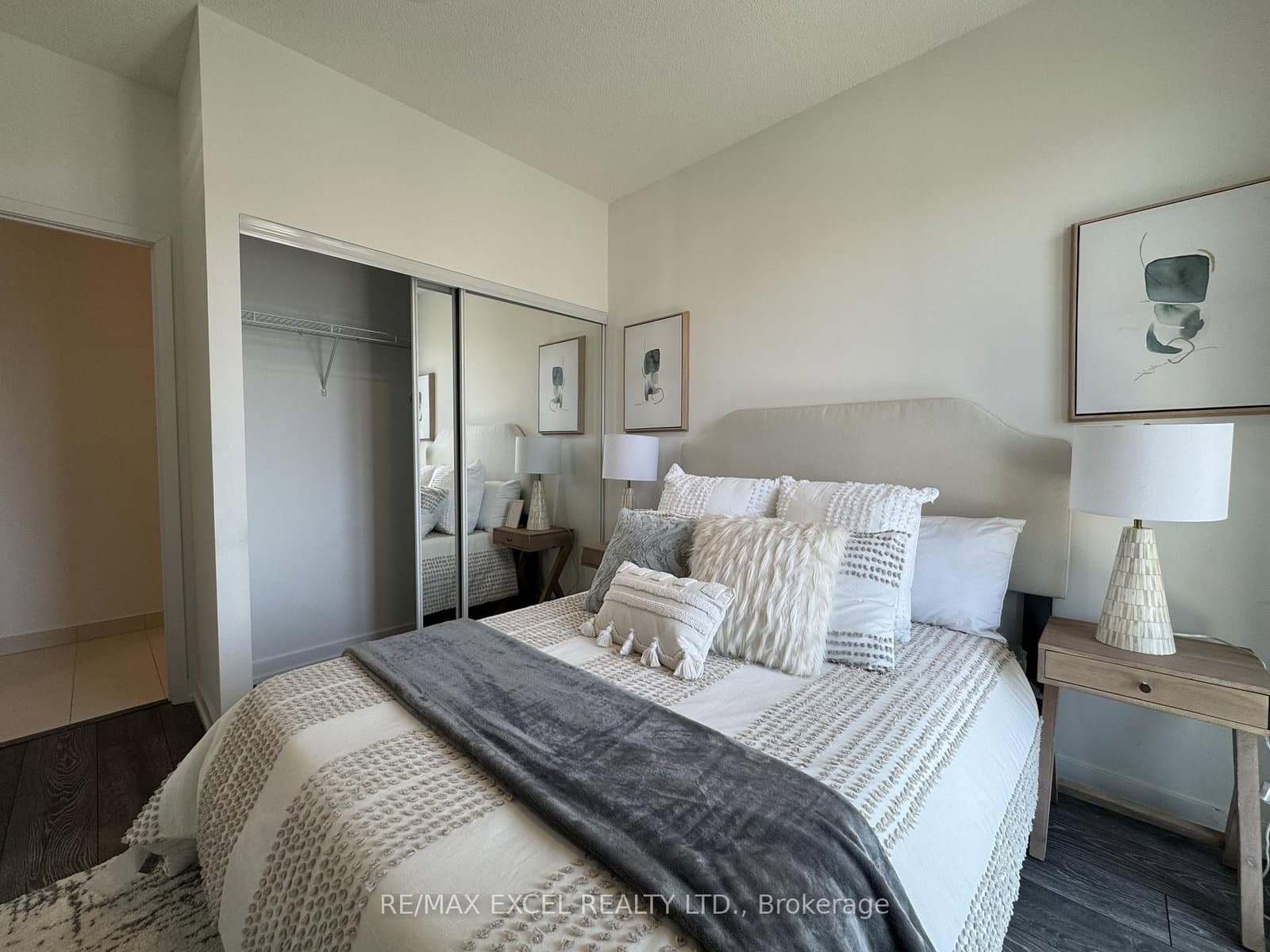 225 Sumach Street, Unit 1009 thumbnail 17