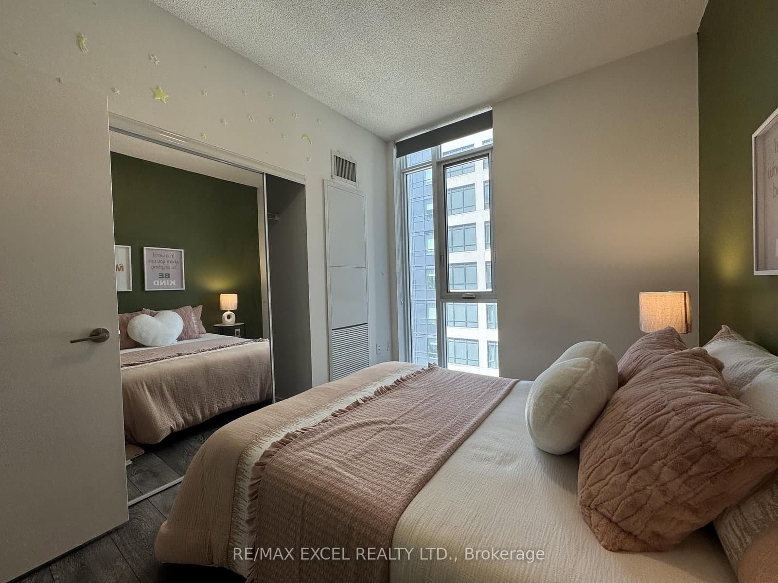 225 Sumach Street, Unit 1009 thumbnail 5