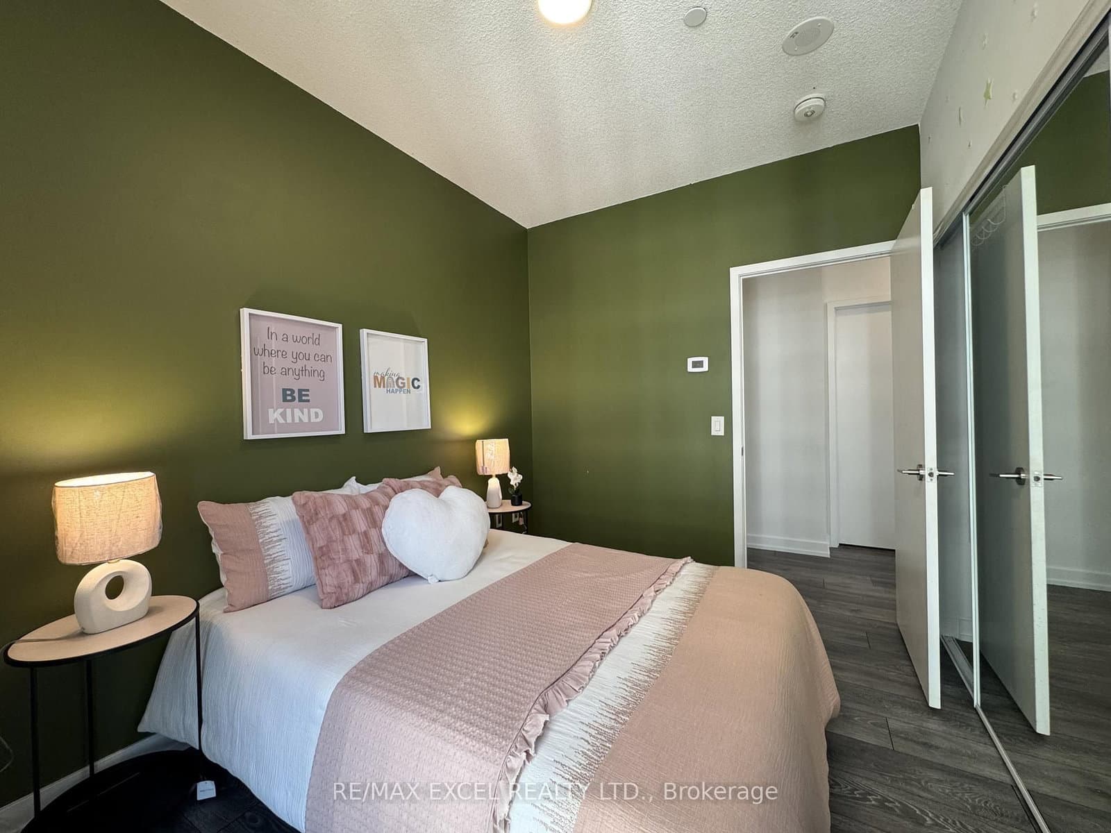 225 Sumach Street, Unit 1009 thumbnail 6