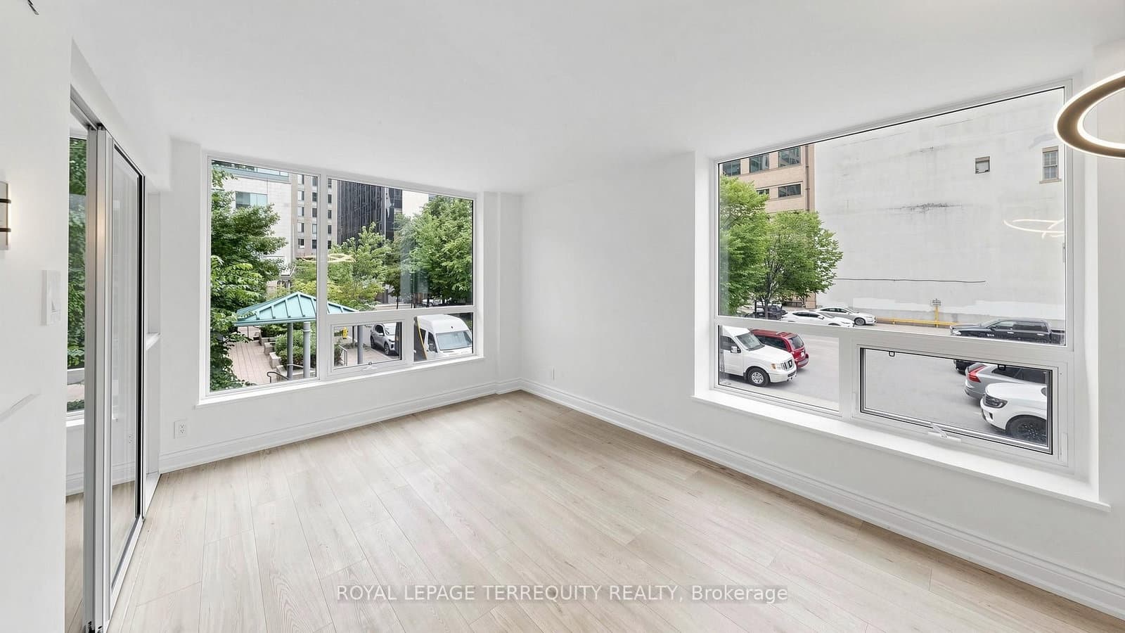 92 King Street E, Unit 220 thumbnail 10