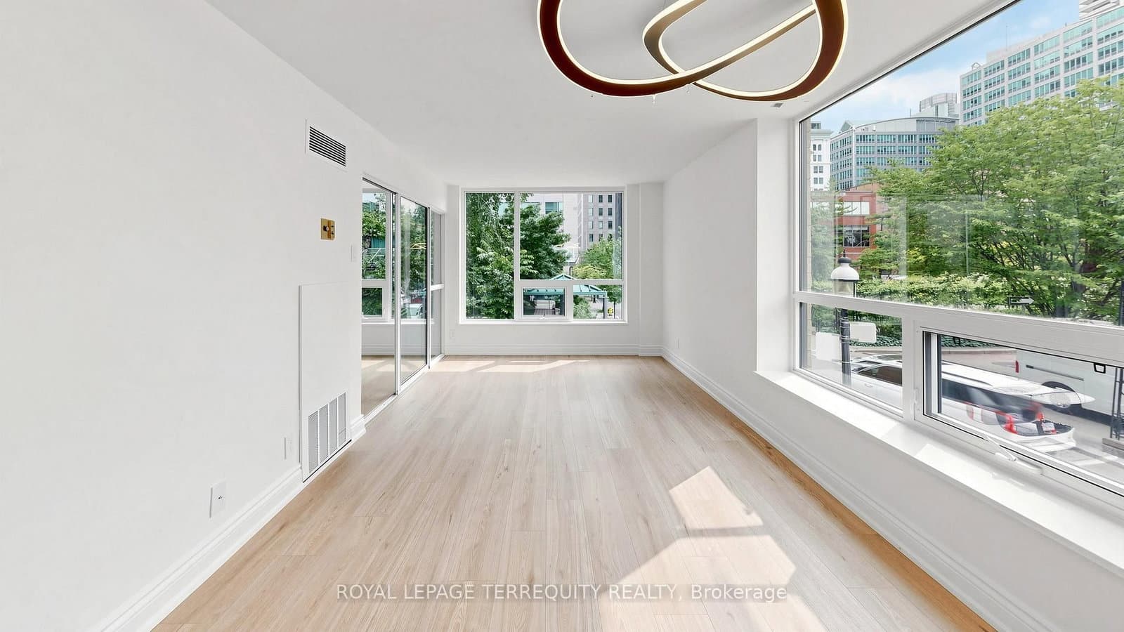 92 King Street E, Unit 220 thumbnail 11