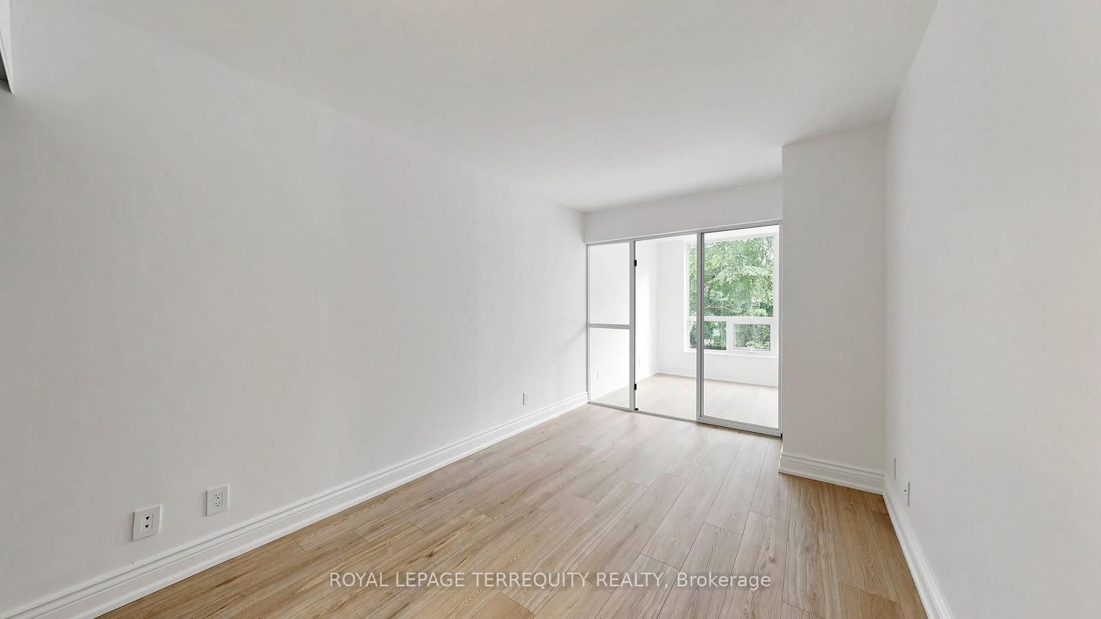 92 King Street E, Unit 220 thumbnail 13