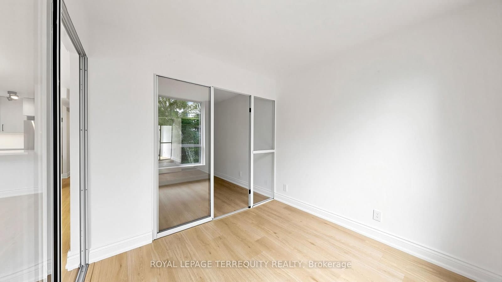 92 King Street E, Unit 220 thumbnail 16
