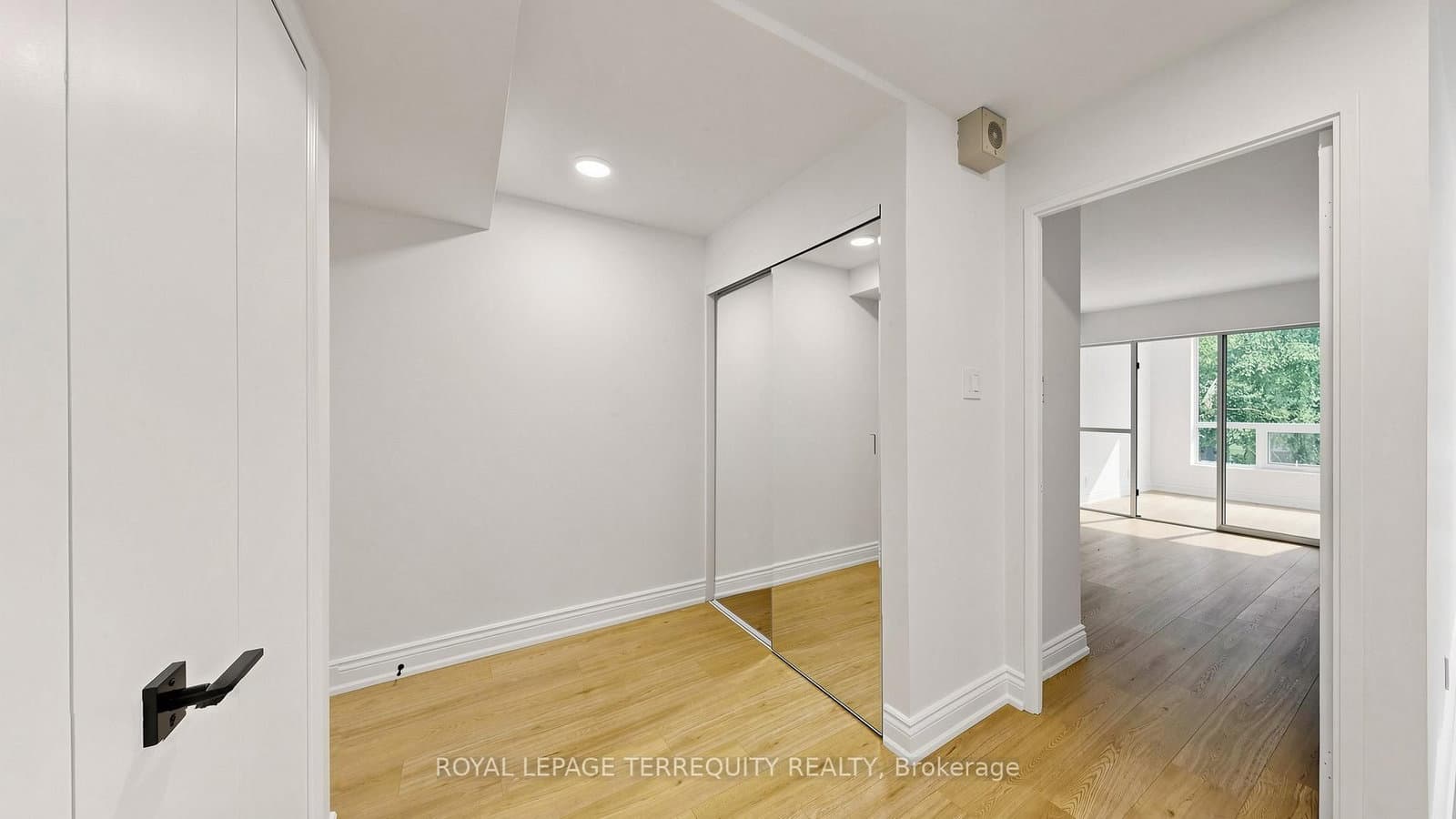92 King Street E, Unit 220 thumbnail 24