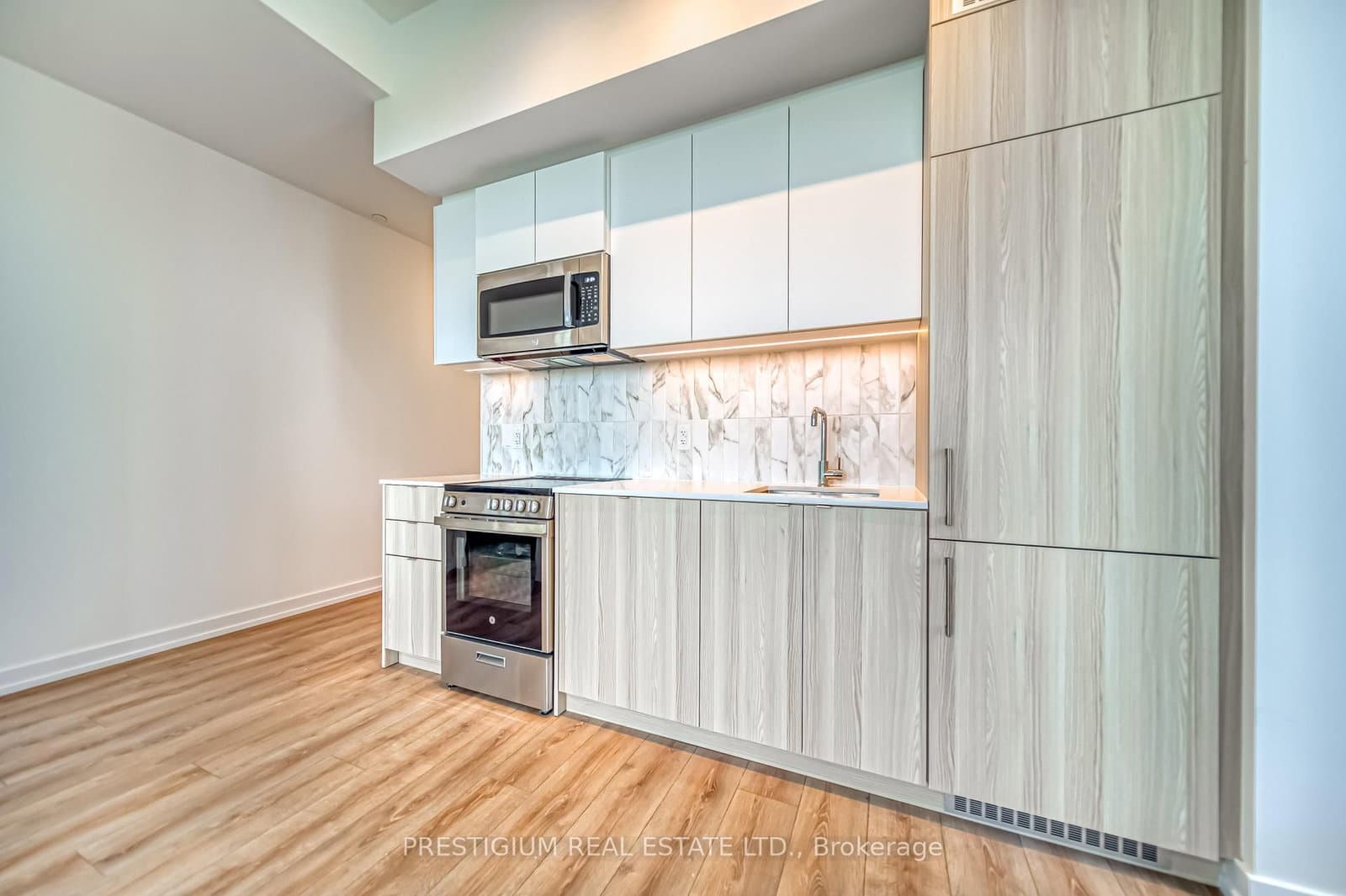 500 Dupont Street, Unit 303 thumbnail 11