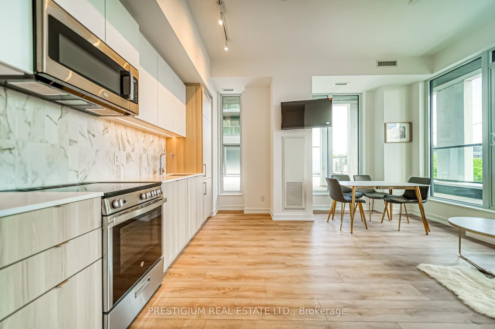 500 Dupont Street, Unit 303 thumbnail 6