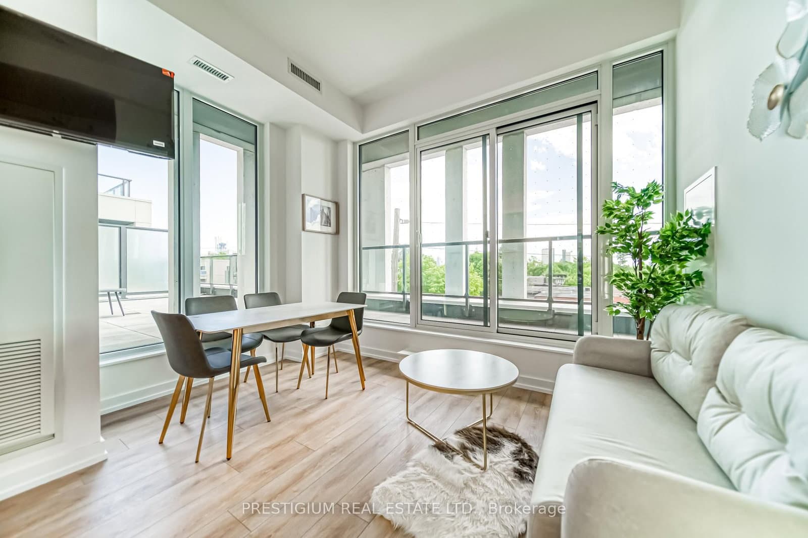 500 Dupont Street, Unit 303 thumbnail 8
