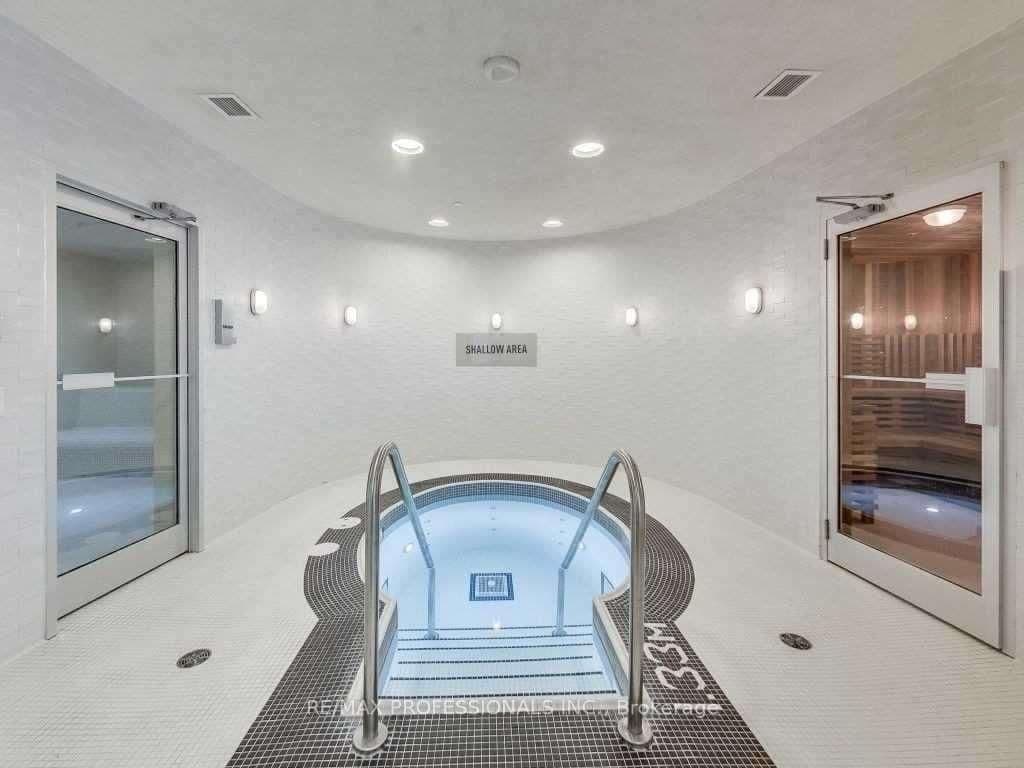 12 York Street, Unit 402 thumbnail 8