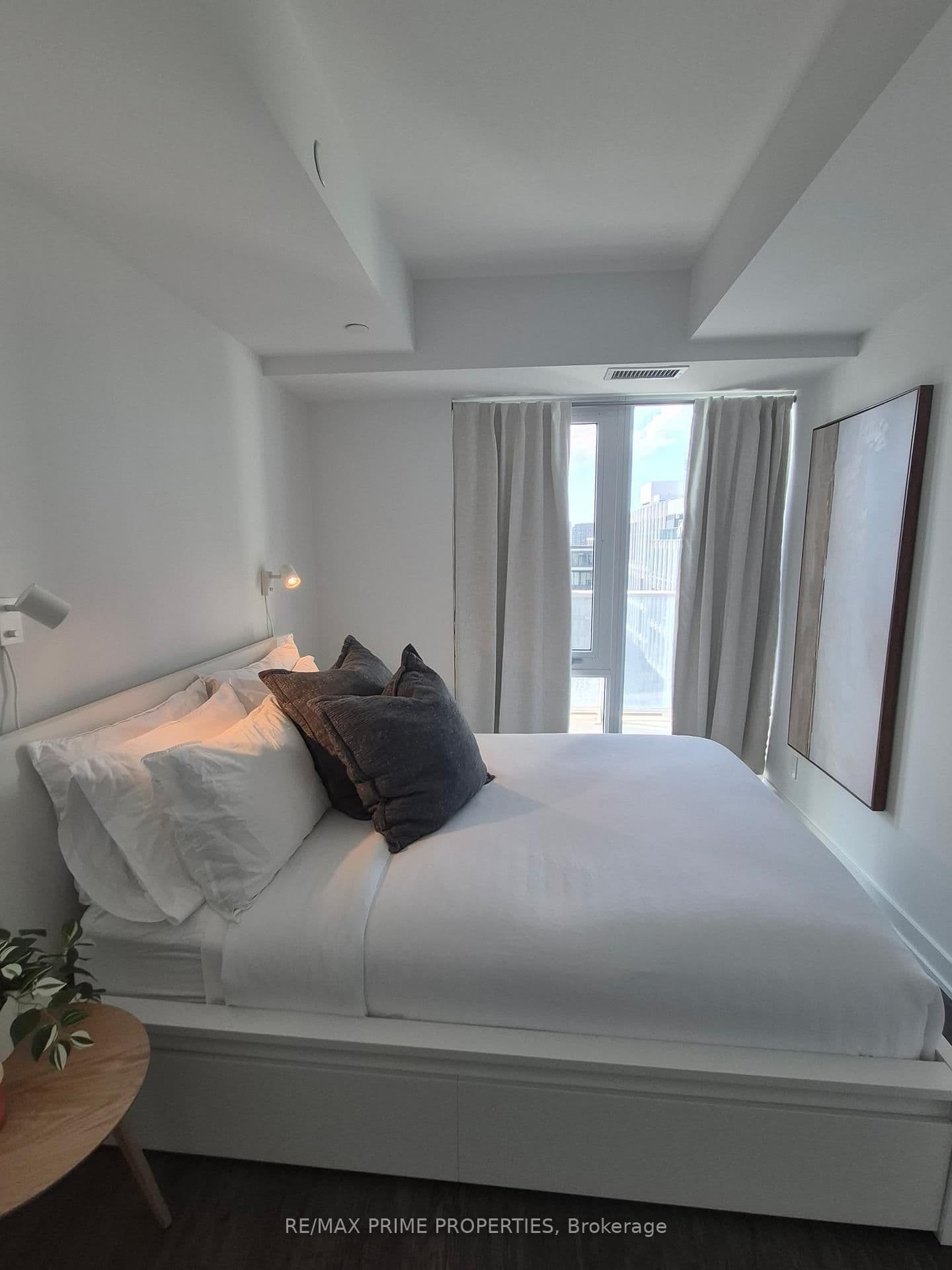 88 Queen Street E, Unit 3215 thumbnail 4
