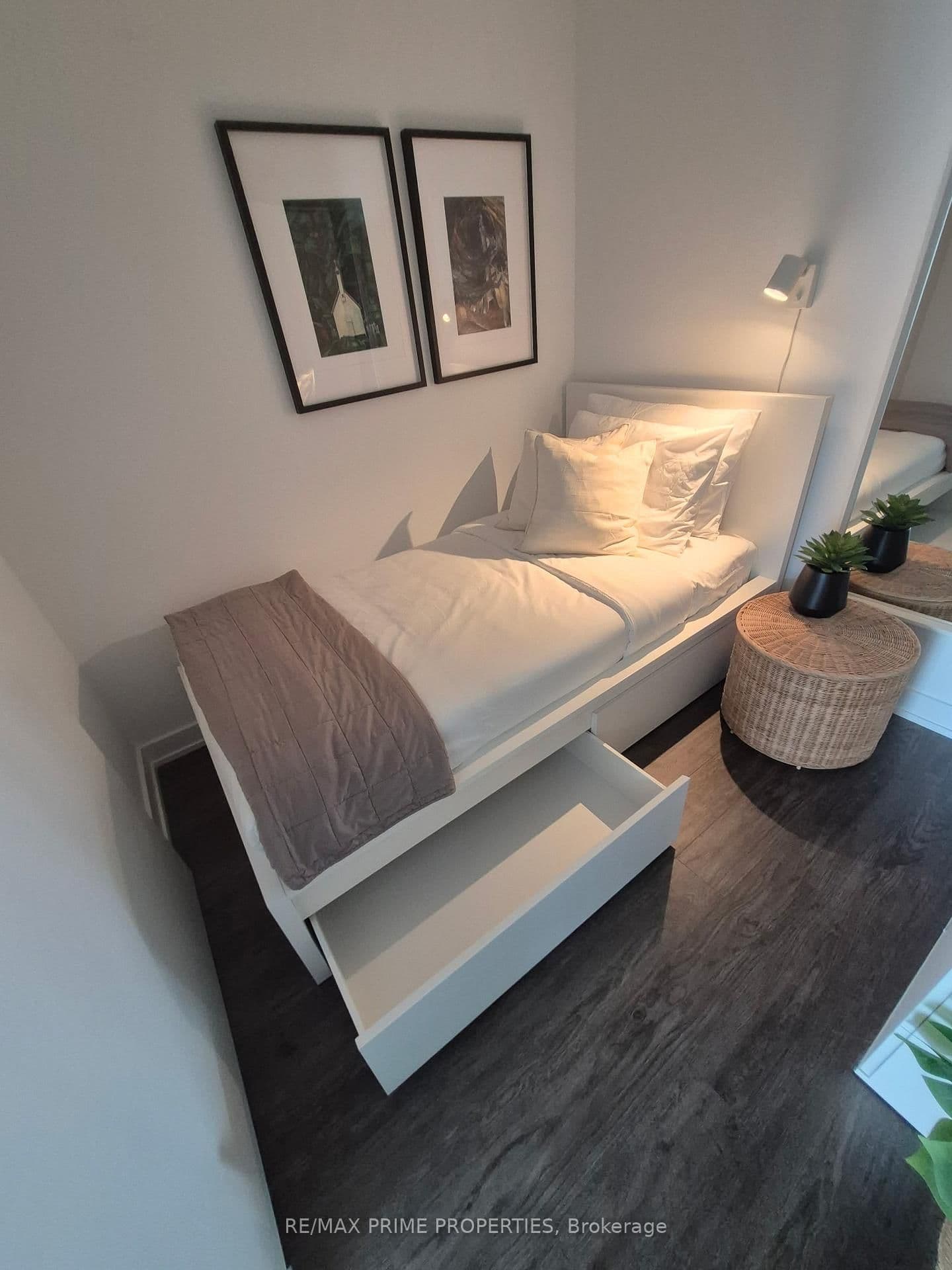 88 Queen Street E, Unit 3215 thumbnail 7