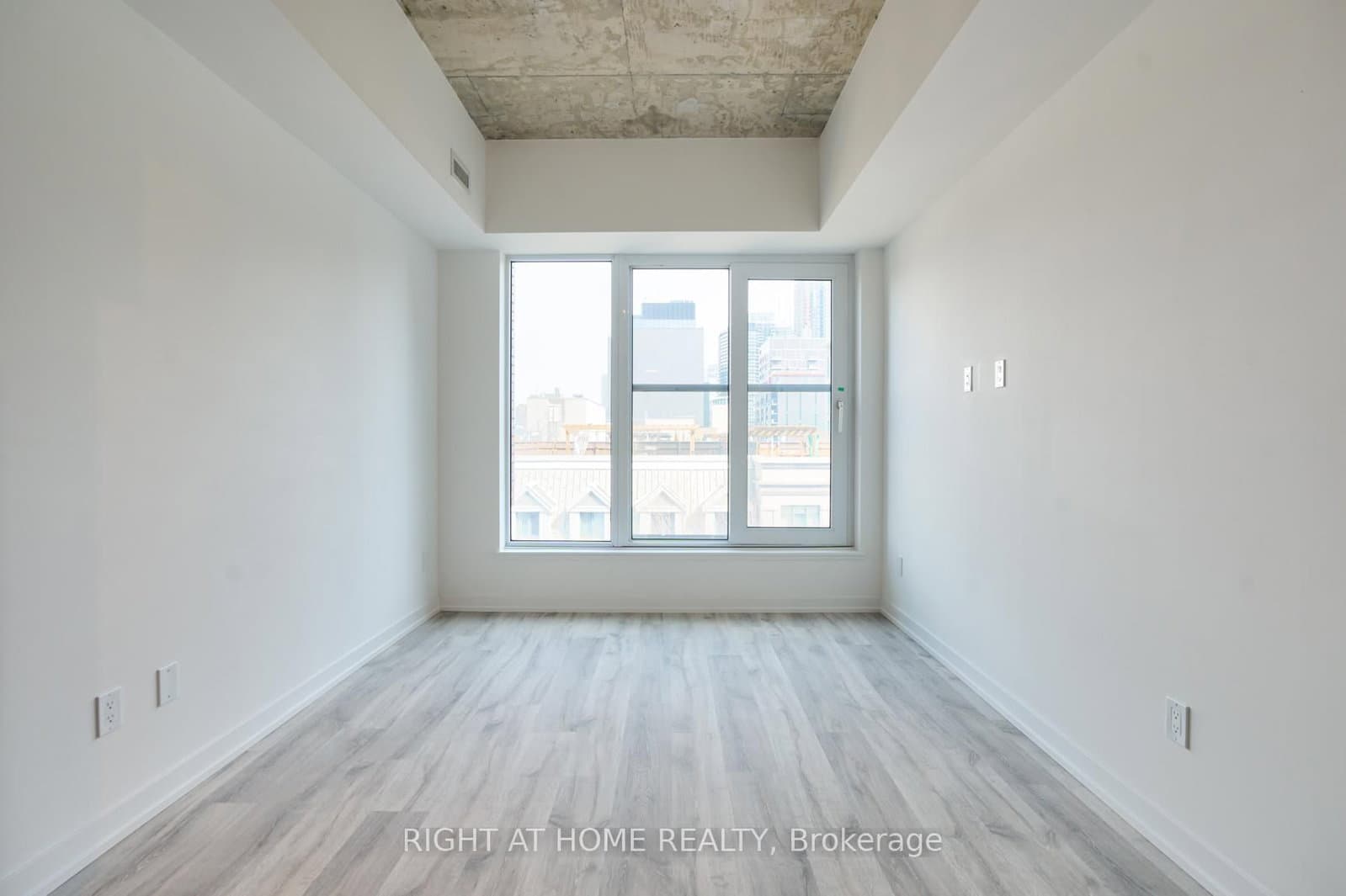 2 Augusta Avenue, Unit 704 thumbnail 10