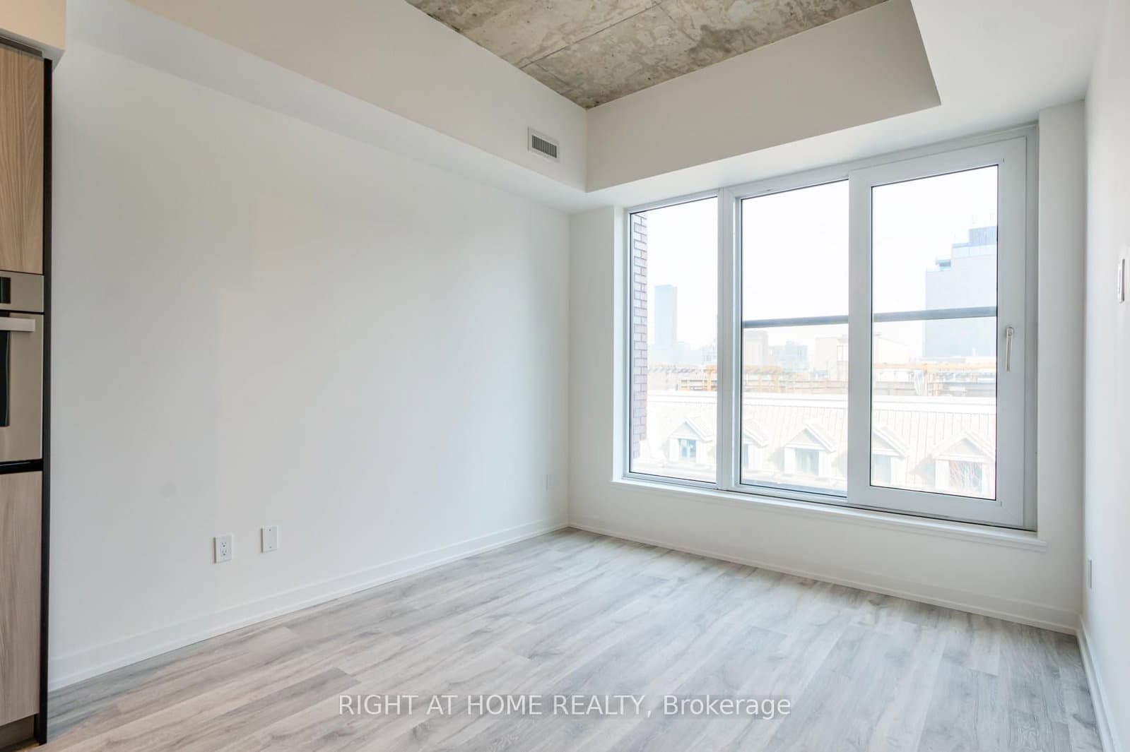 2 Augusta Avenue, Unit 704 thumbnail 11