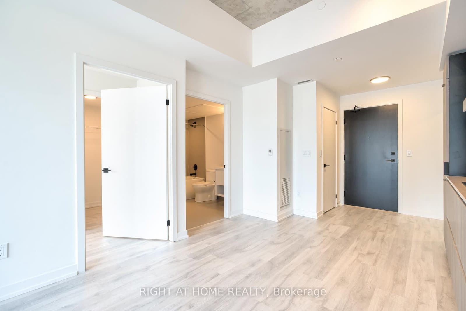 2 Augusta Avenue, Unit 704 thumbnail 14