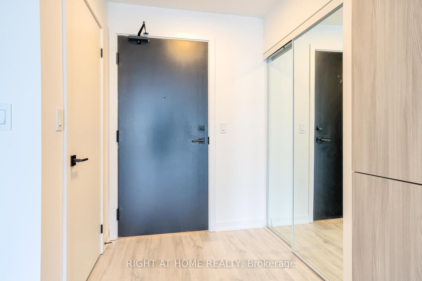 2 Augusta Avenue, Unit 704 thumbnail 16