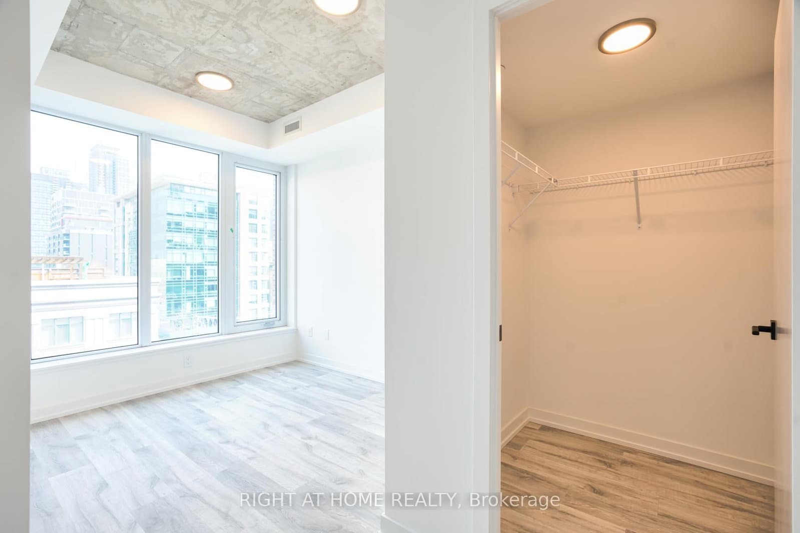 2 Augusta Avenue, Unit 704 thumbnail 5