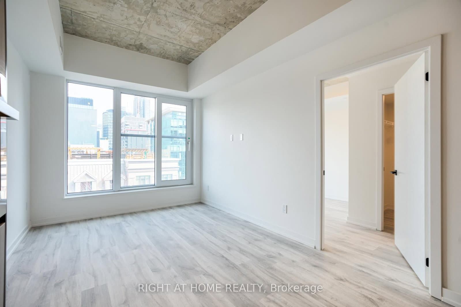 2 Augusta Avenue, Unit 704 thumbnail 9