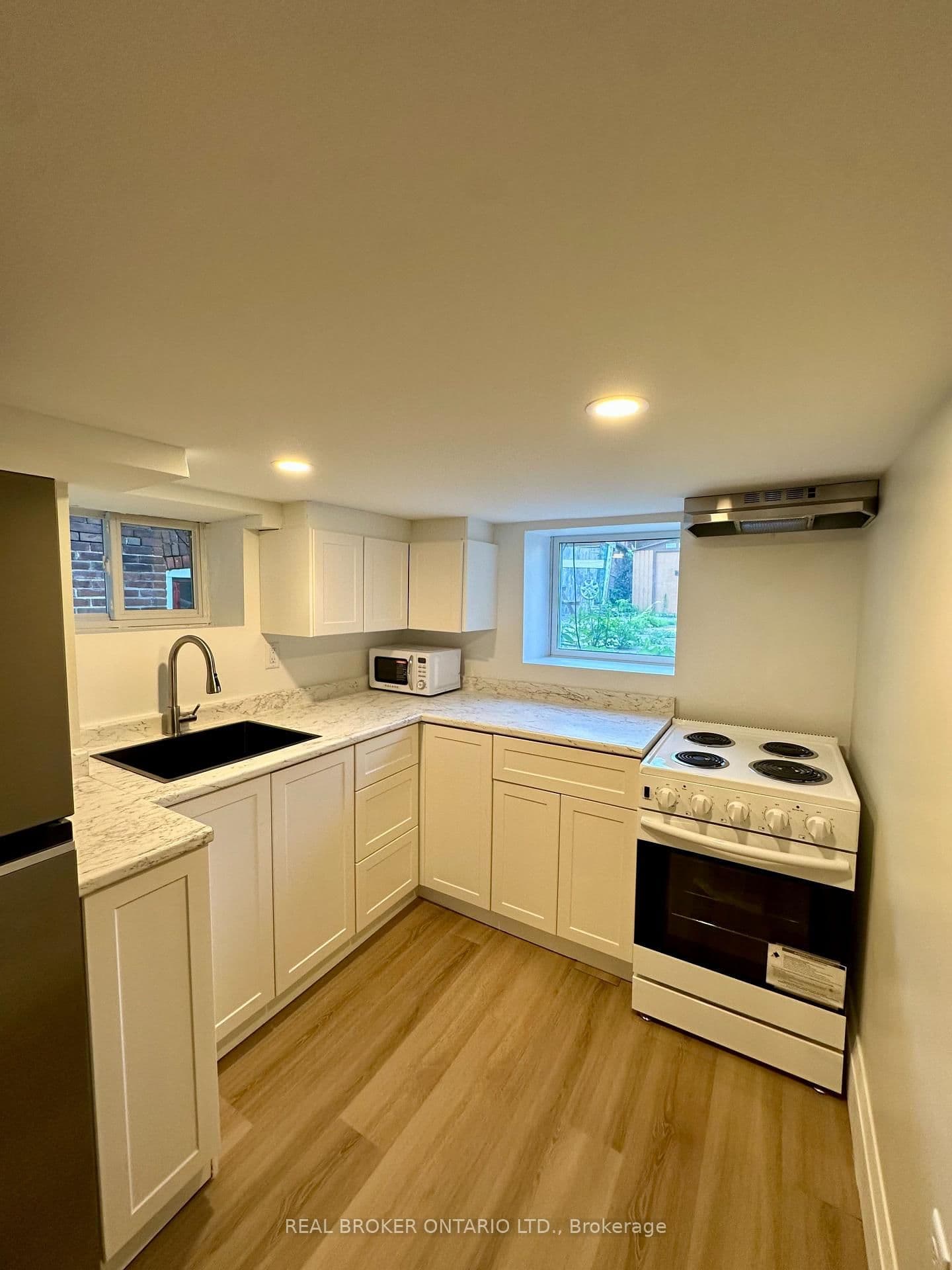 659 Vaughan Road, Unit 3 thumbnail 6