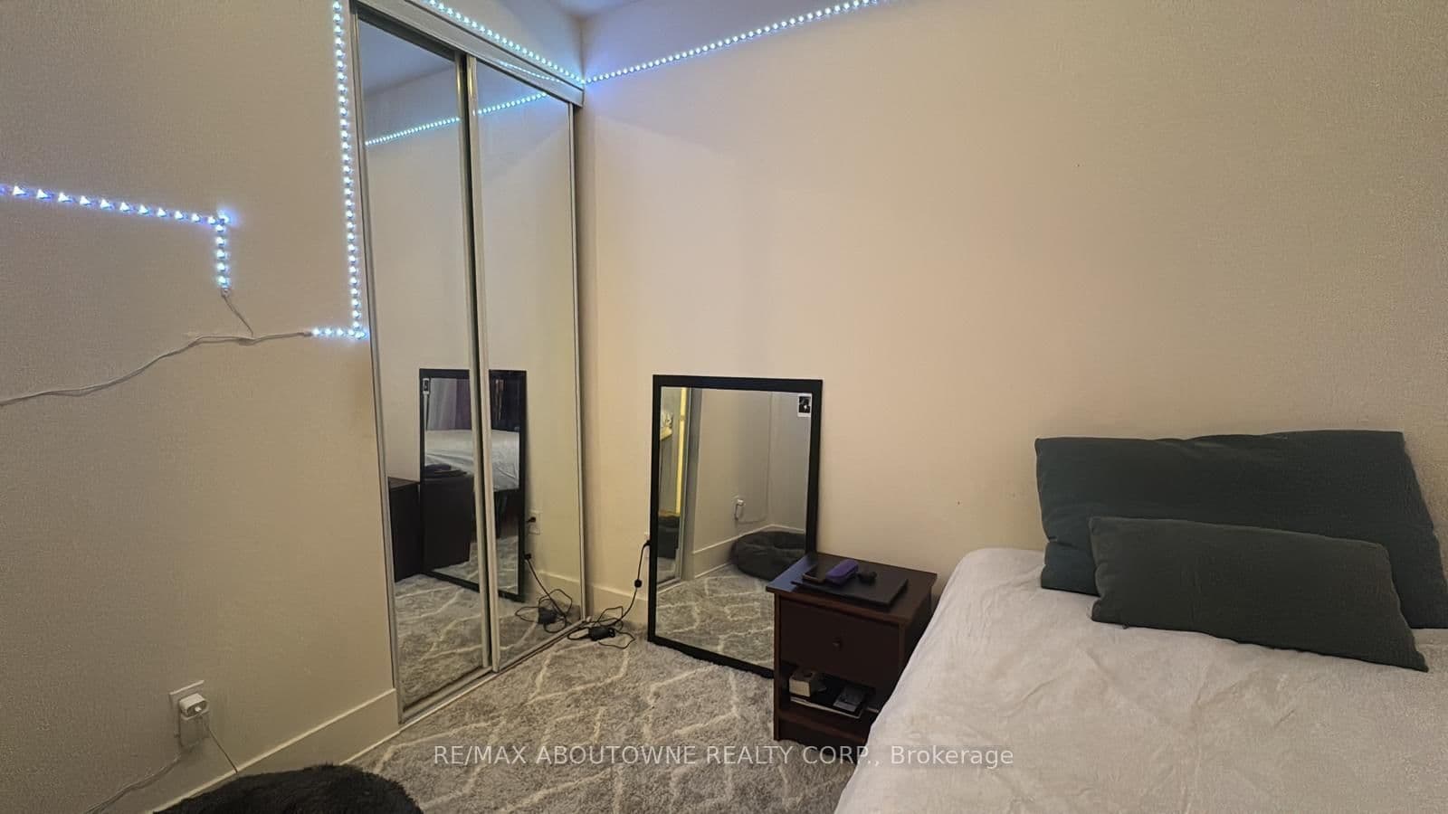 330 Richmond Street W, Unit 207 thumbnail 2