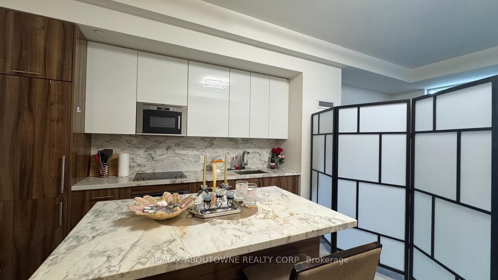 330 Richmond Street W, Unit 207 thumbnail 3