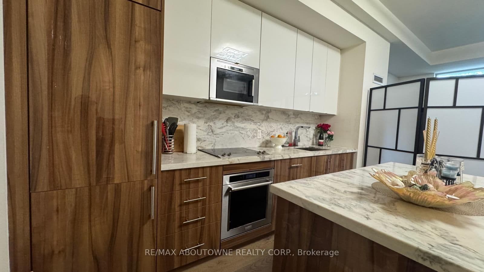 330 Richmond Street W, Unit 207 thumbnail 5