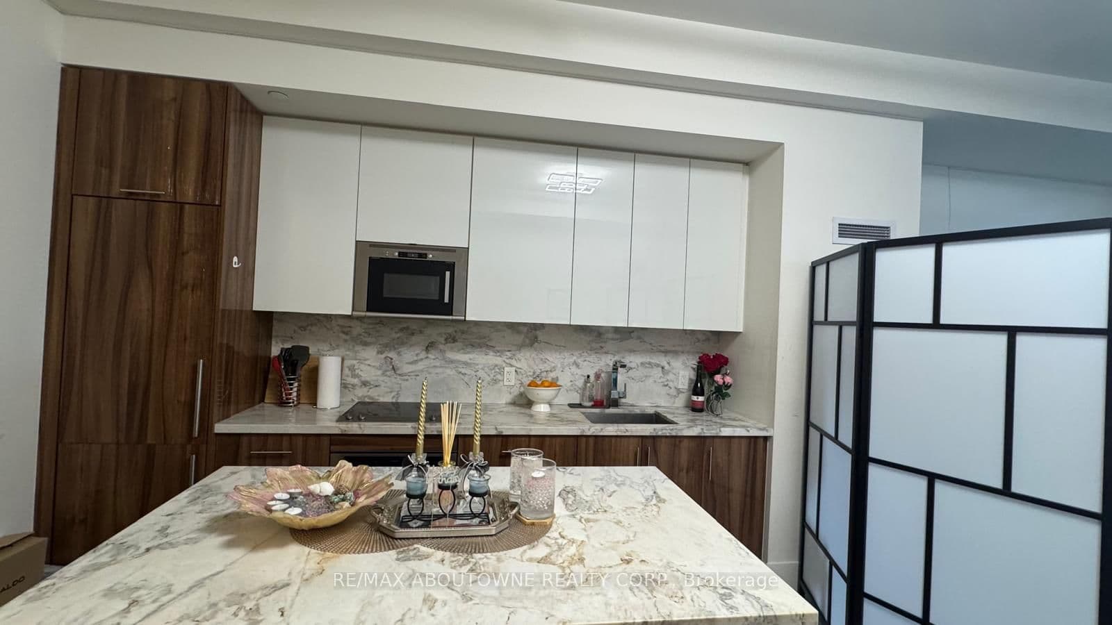 330 Richmond Street W, Unit 207 thumbnail 6