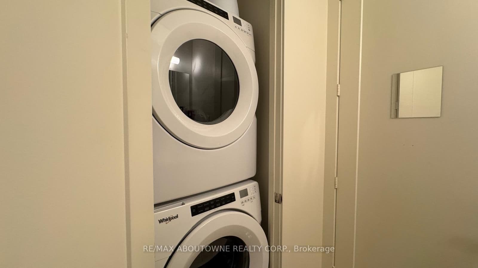 330 Richmond Street W, Unit 207 thumbnail 9