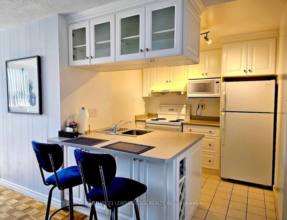 80 St Patrick Street, Unit 913 thumbnail 6
