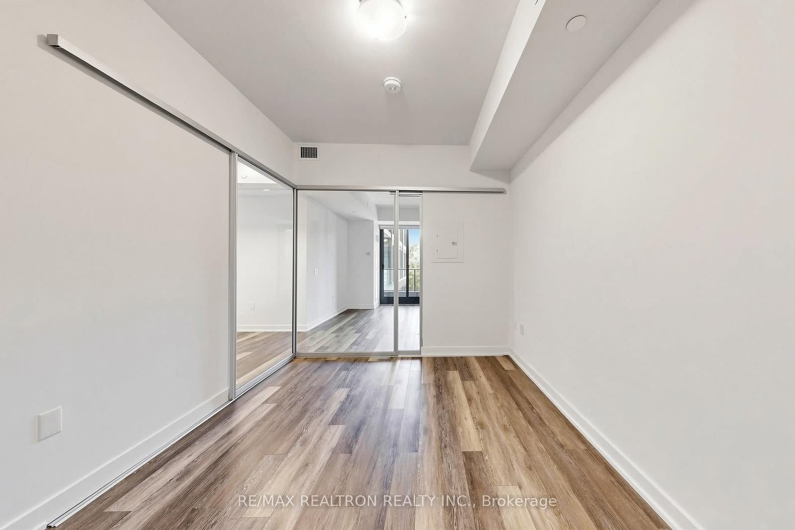 250 Lawrence Avenue W, Unit 701 thumbnail 17