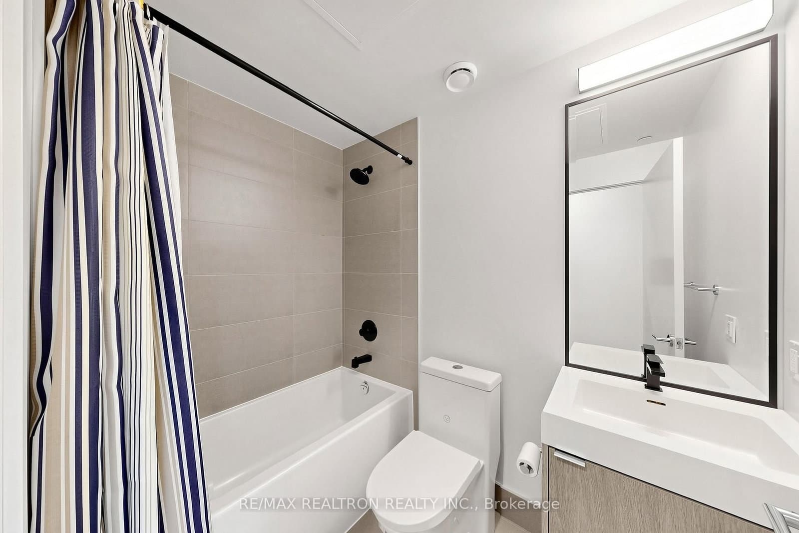 250 Lawrence Avenue W, Unit 701 thumbnail 23