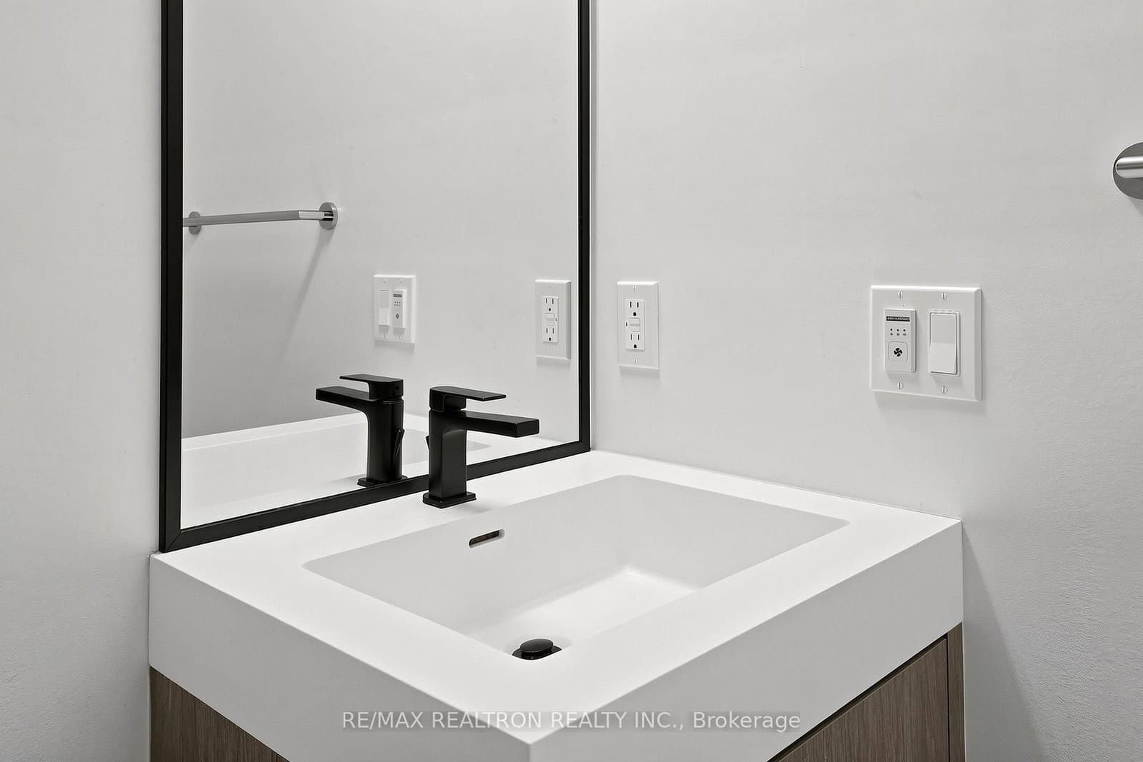 250 Lawrence Avenue W, Unit 701 thumbnail 24