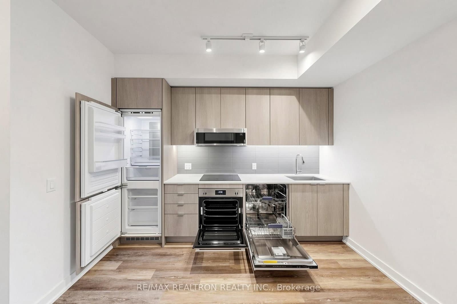 250 Lawrence Avenue W, Unit 701 thumbnail 4
