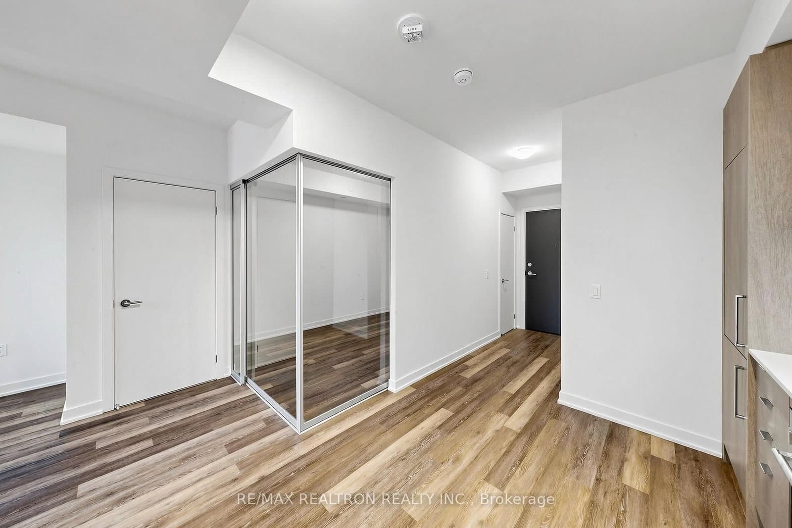 250 Lawrence Avenue W, Unit 701 thumbnail 8