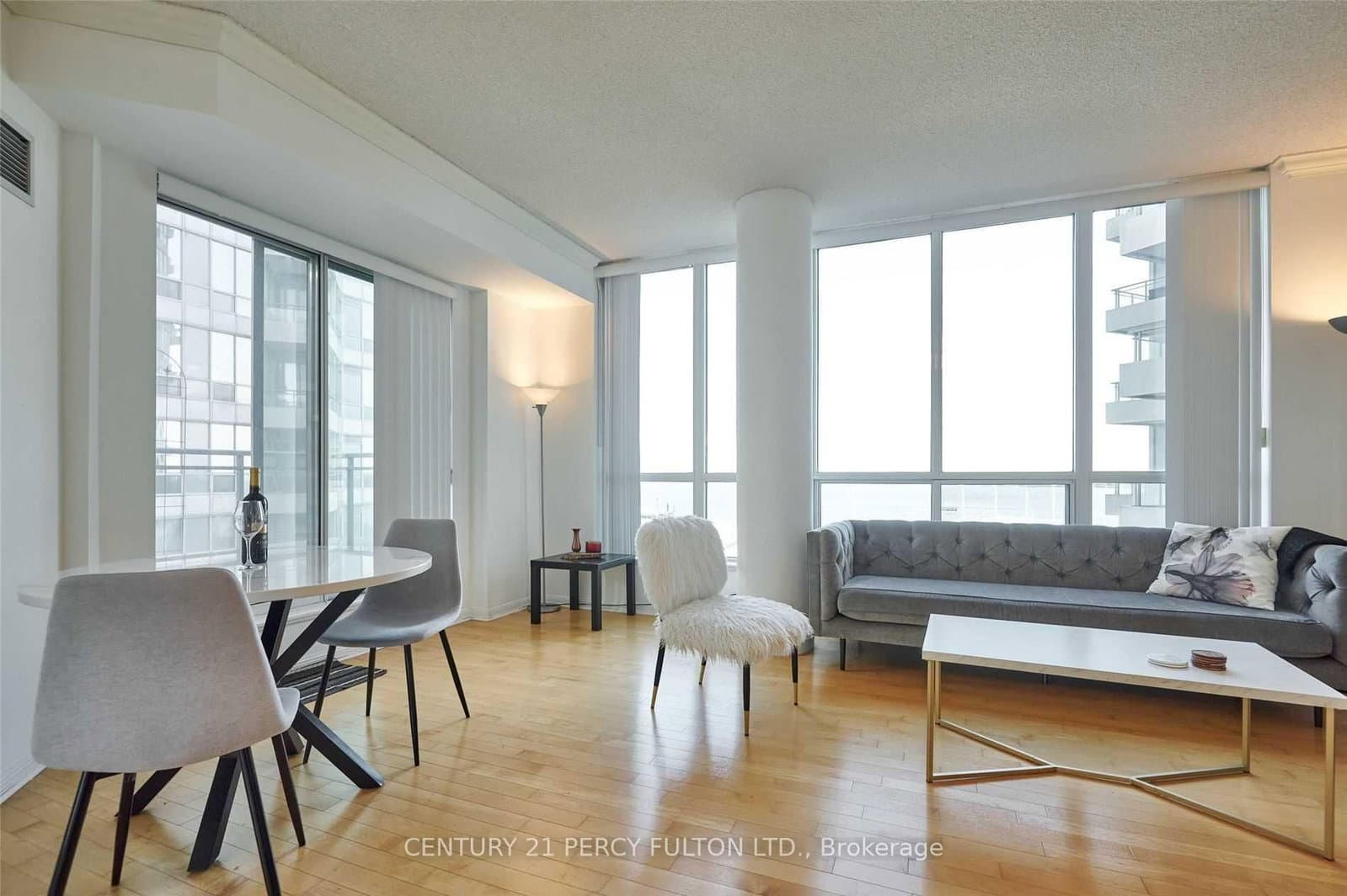 230 Queens Quay W, Unit 1016 thumbnail 3
