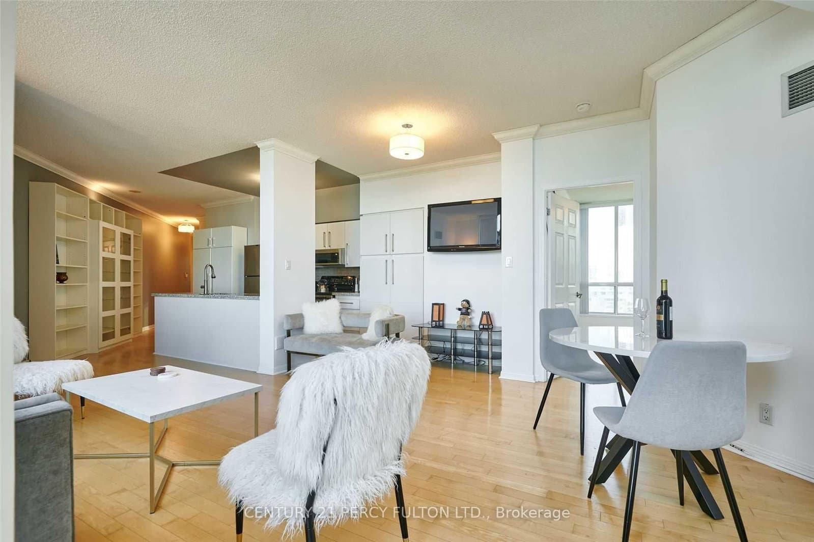 230 Queens Quay W, Unit 1016 thumbnail 5