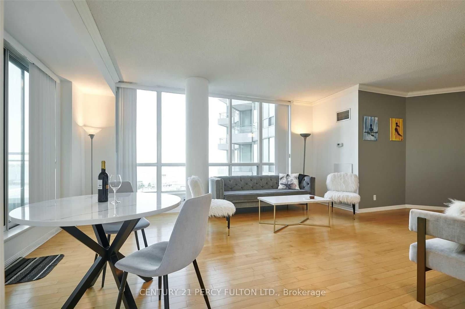 230 Queens Quay W, Unit 1016 thumbnail 6