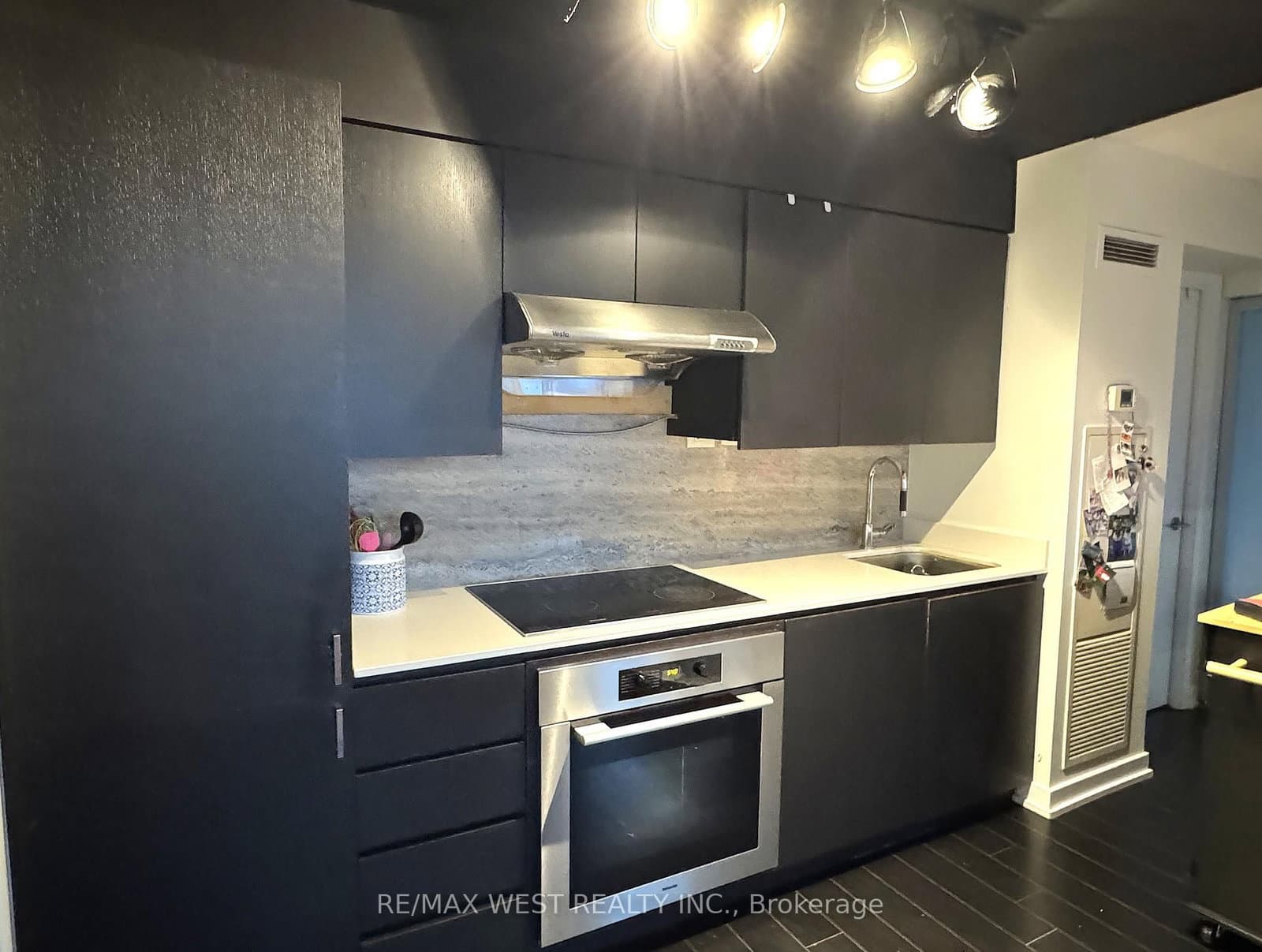 15 Iceboat Terrace, Unit 1106 thumbnail 14