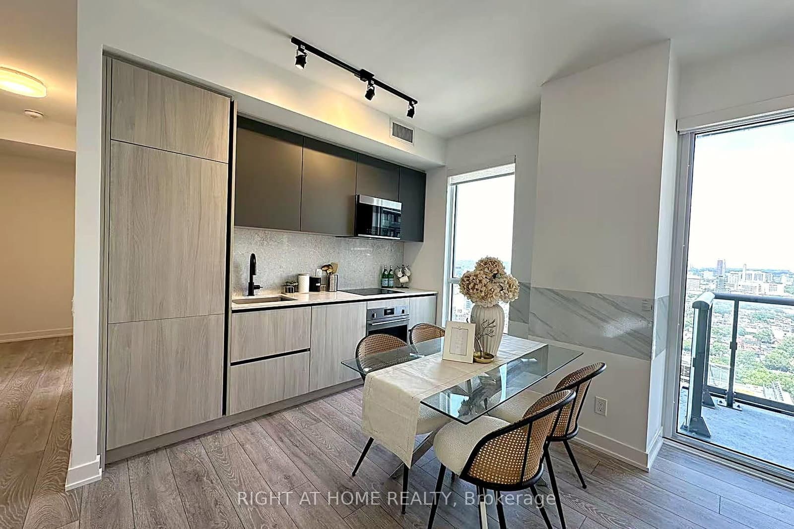 108 Peter Street, Unit 3302 thumbnail 2
