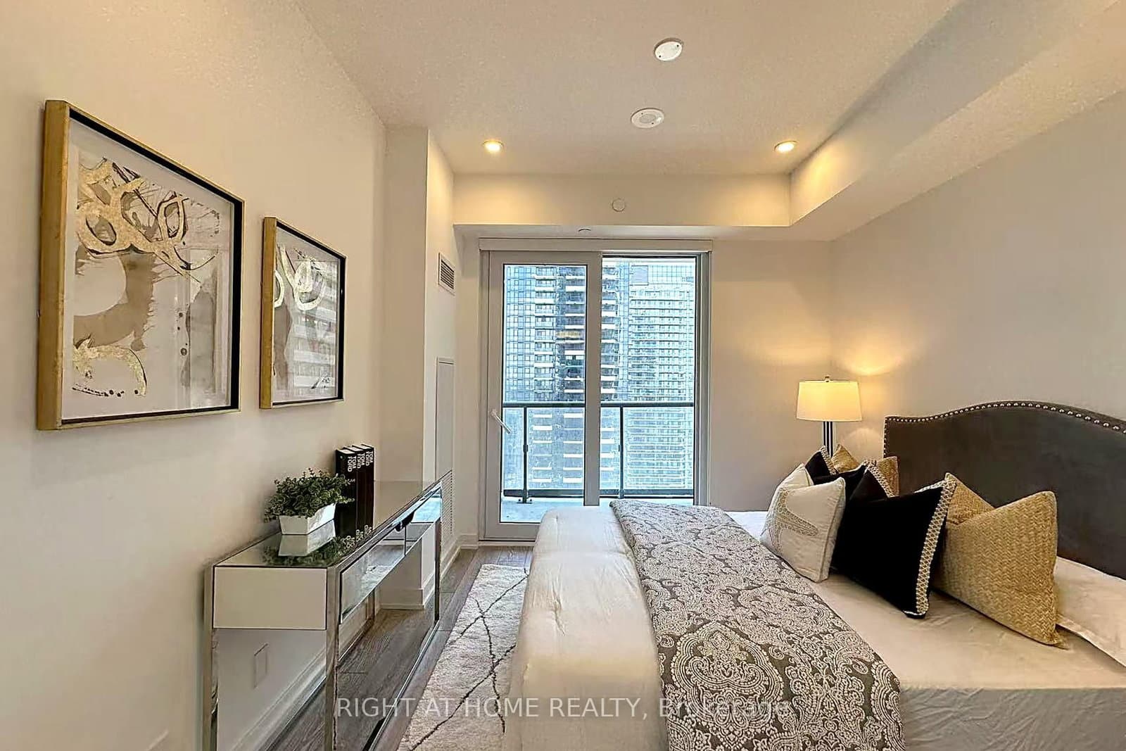 108 Peter Street, Unit 3302 thumbnail 4