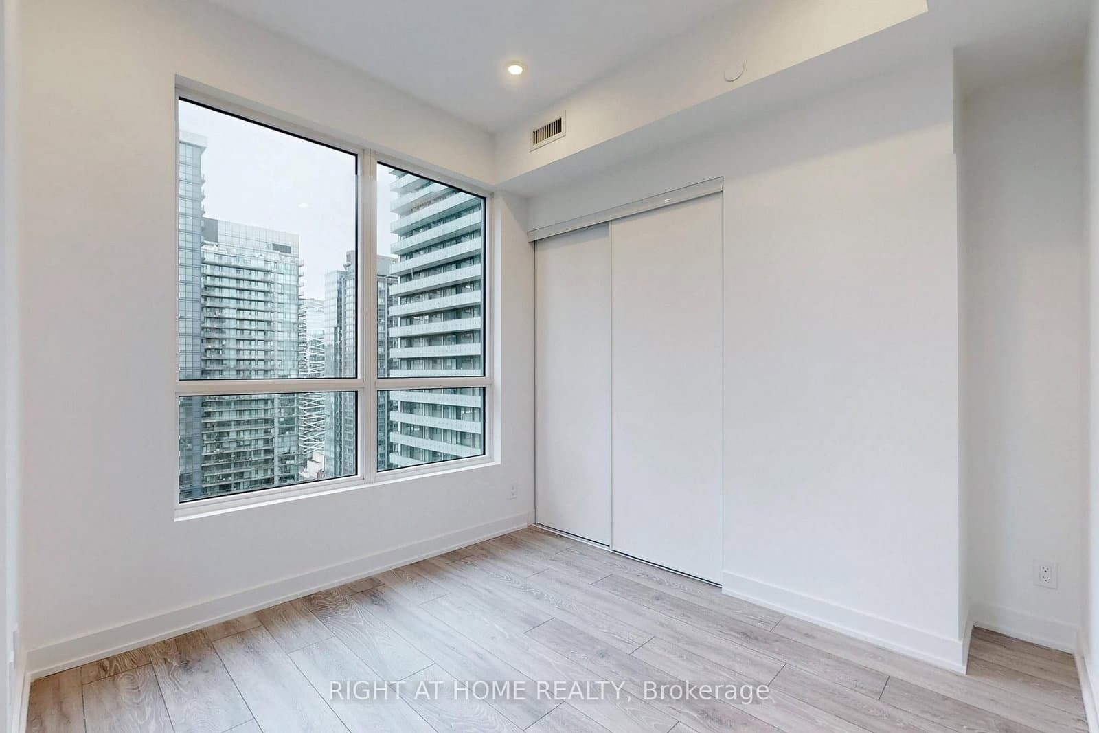 108 Peter Street, Unit 3302 thumbnail 9