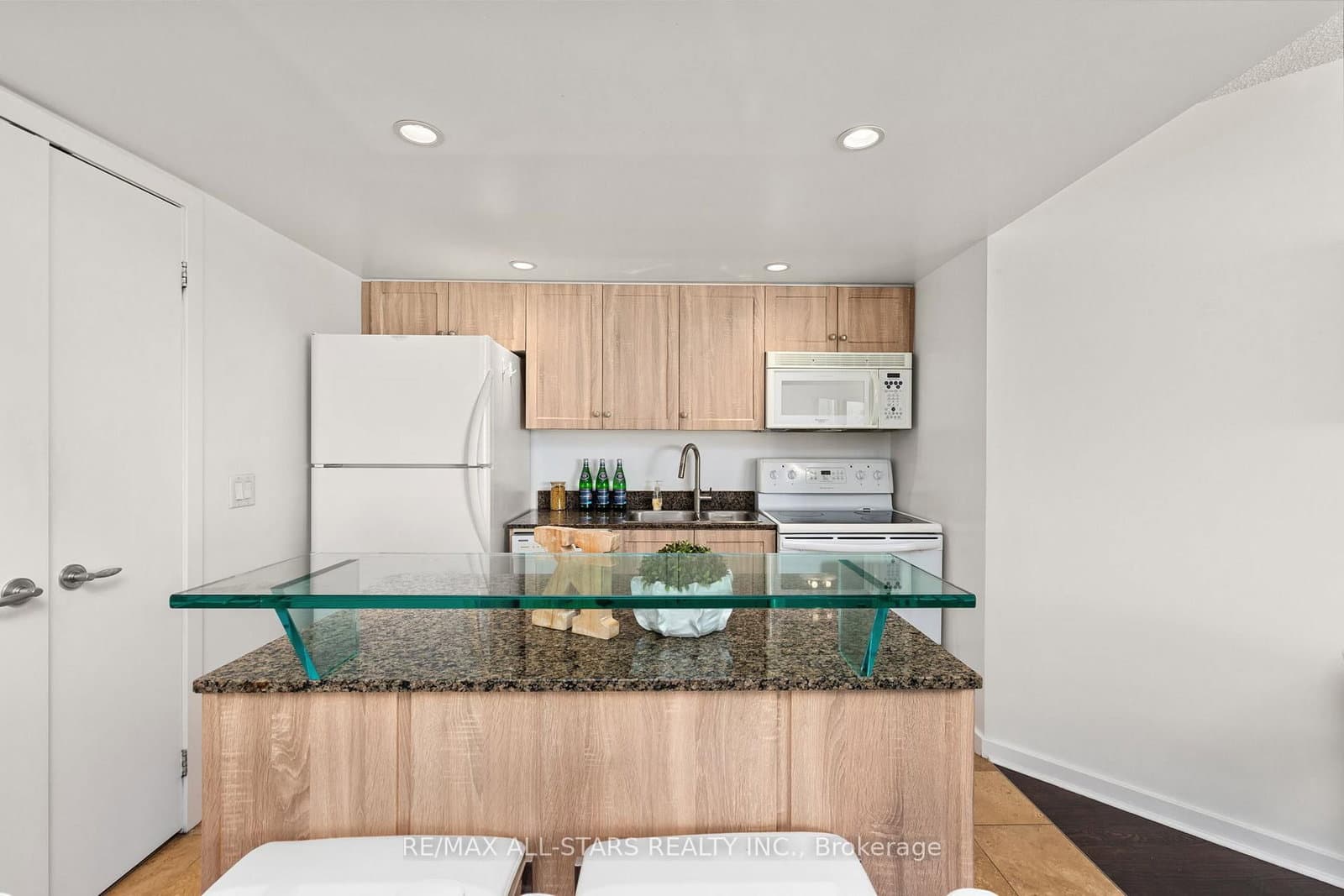 208 Queens Quay W, Unit 804 thumbnail 10